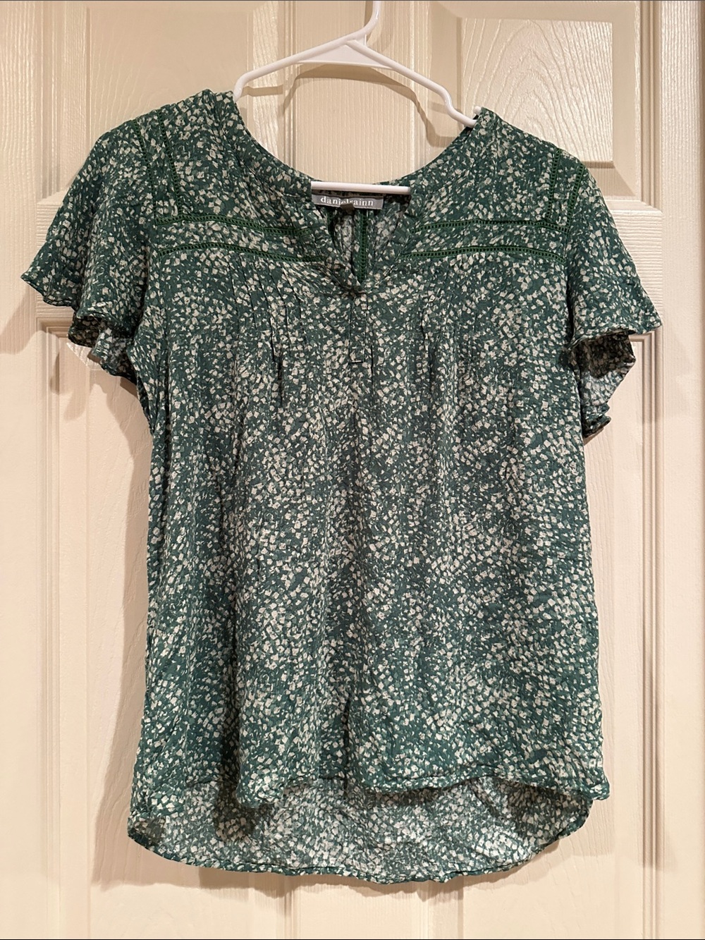 Daniel Rainn Teal Green Ditsy Flutter Sleeve Blouse